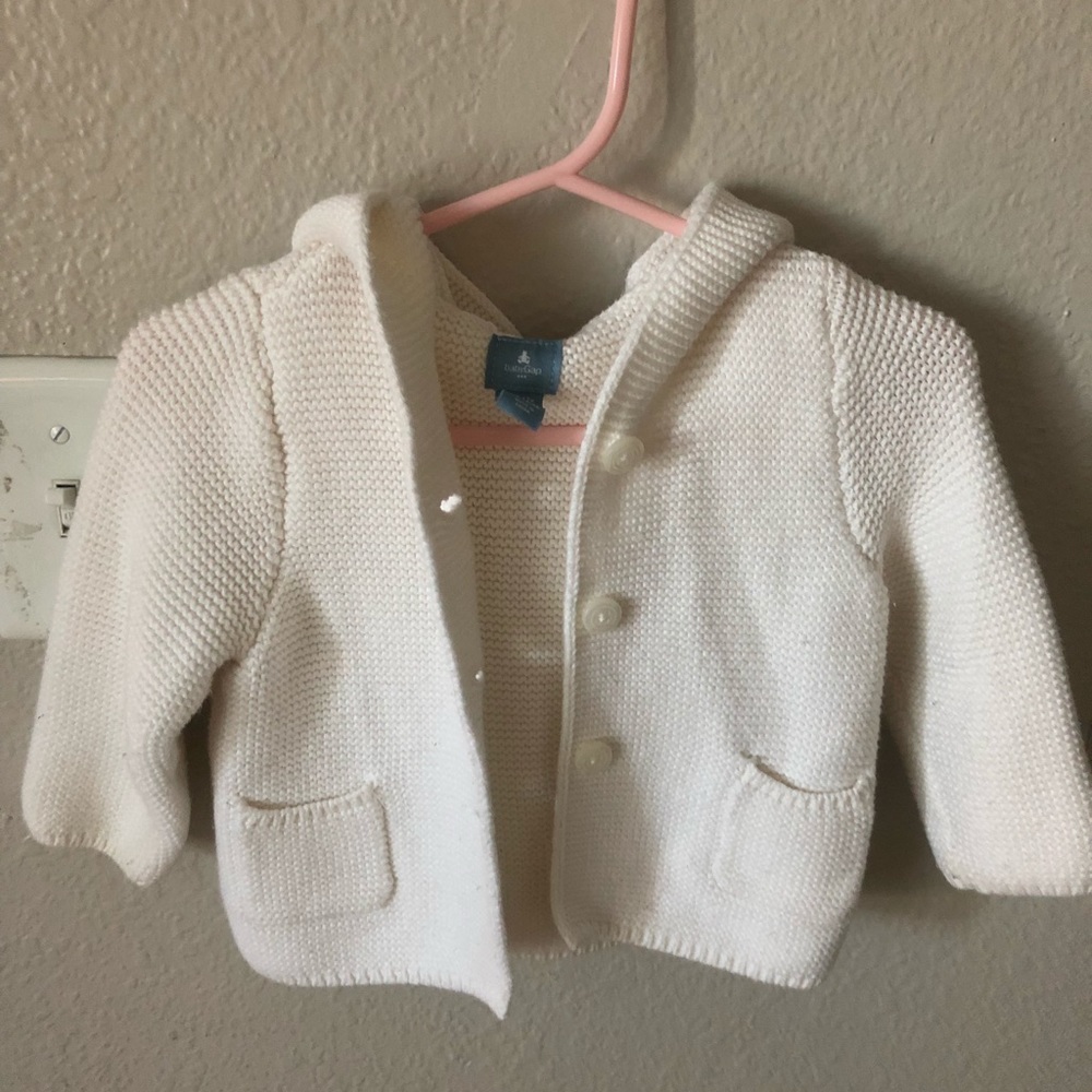 Neutral gap hoody